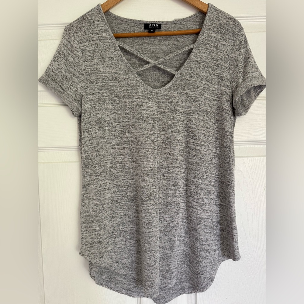 a.n.a (A New Approach) Heathered Gray Criss-Cross Front Short Sleeve Top –Size M